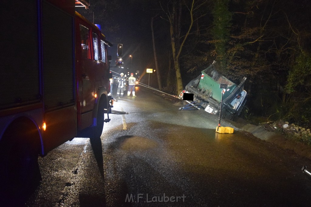 Container LKW umgestuerzt Koeln Brueck Bruecker- Dellbruecker Mauspfad P322.JPG - Miklos Laubert